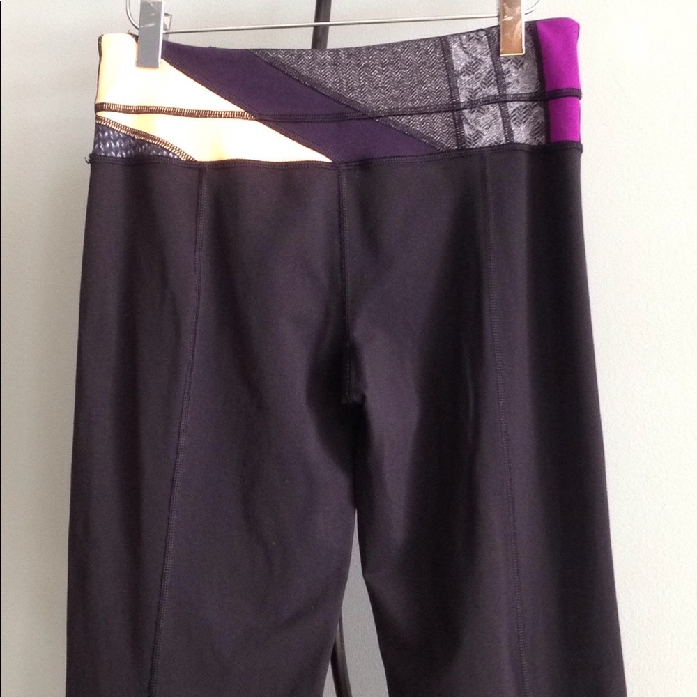 LULULEMON
REVERSIBLE FLARE PANTS - Picture 4 of 5